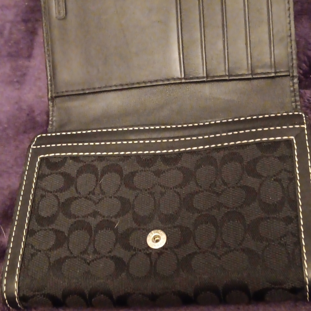 Vintage Coach Black Wallet with White Stitching - Picture 3 of 4